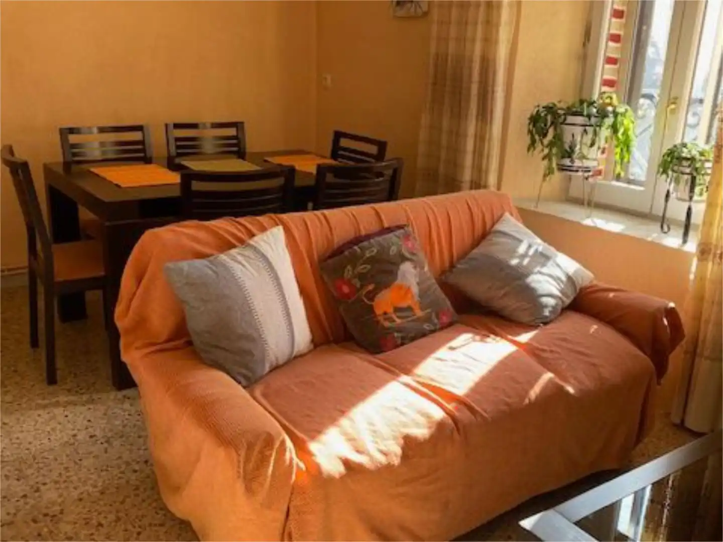 Piso de alquiler en Calle San Pedro, 11, San Leonardo de Yagüe Sala de estar de Piso de alquiler en San Leonardo de Yagüe con Calefacción, Jardín privado y Trastero