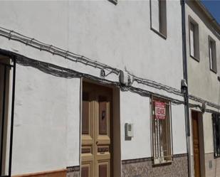 Vista exterior de Casa adosada en venda en Sabiote amb Terrassa