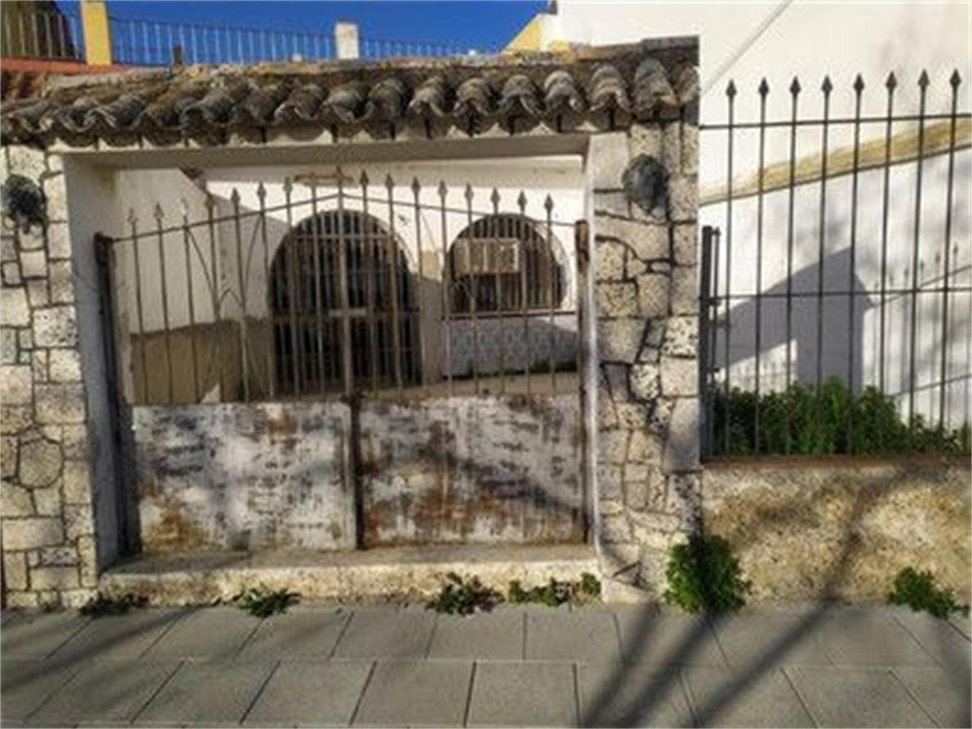 Vista exterior de Local en venta en Alcalá de Guadaira con Aire acondicionado, Calefacción y Amueblado