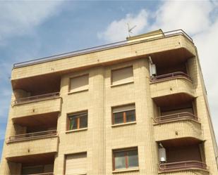 Vista exterior de Casa adosada en venda en Santo Domingo de la Calzada amb Terrassa i Balcó