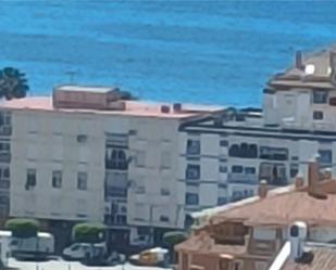Vista exterior de Àtic en venda en Rincón de la Victoria amb Aire condicionat, Terrassa i Piscina