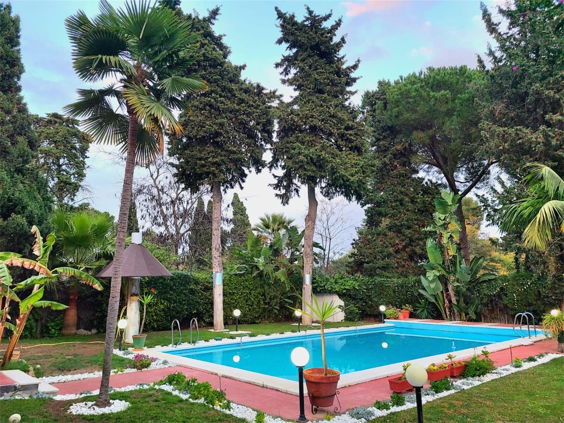 Swimming pool of Apartment to share in El Puerto de Santa María  with Air Conditioner, Heating and Private garden