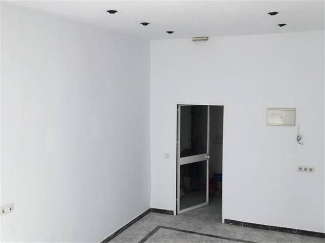 Local comercial en Venta en Calle Concepción Arenal en El Pópulo - Santa María