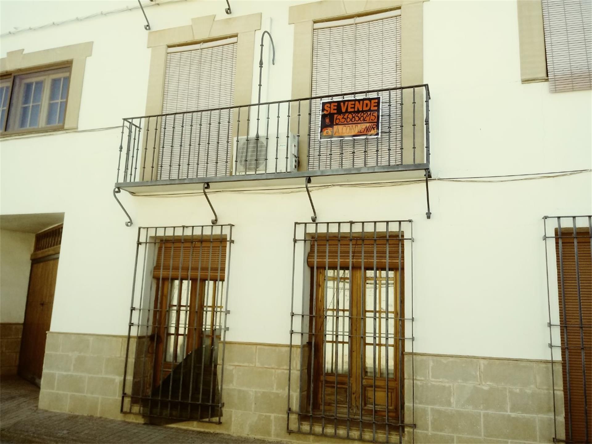 Vista exterior de Pis en venda en Villanueva de los Infantes (Ciudad Real) amb Aire condicionat i Balcó