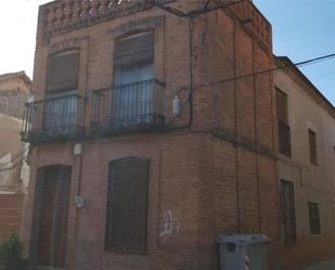 Vista exterior de Casa adosada en venda en Piedrabuena amb Terrassa i Moblat