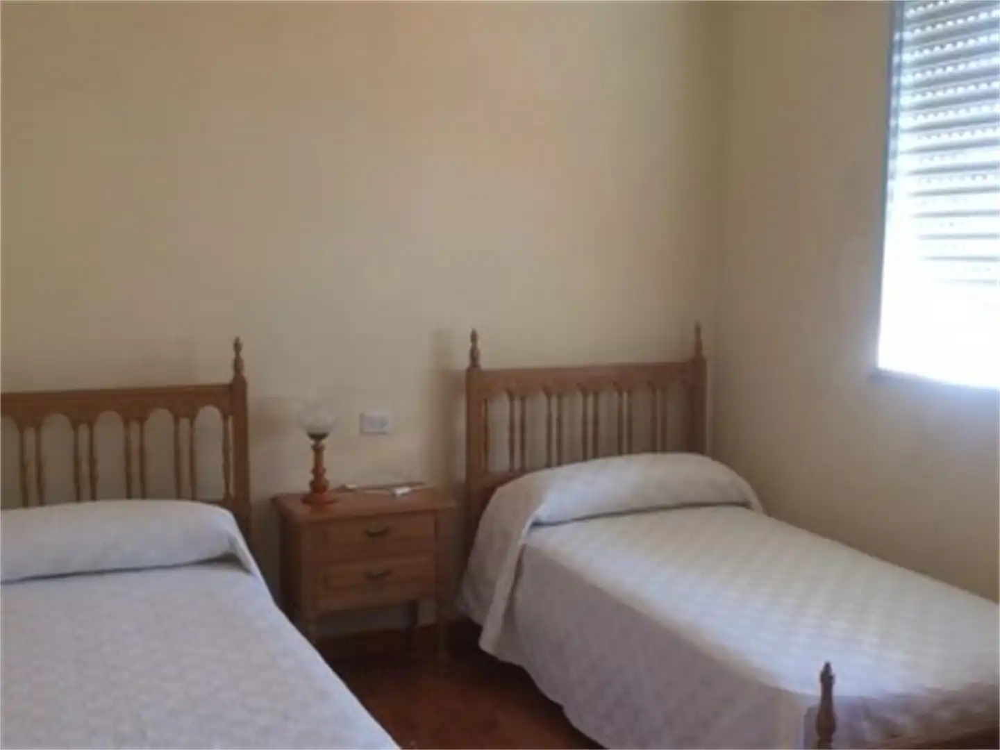 Casa adosada en venta en Calexón Castelao, A Illa de Arousa Habitación de Casa adosada en venta en A Illa de Arousa con Terraza y Balcón