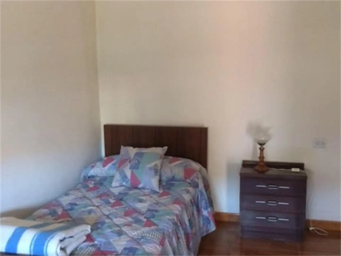 Casa adosada en venta en Calexón Castelao, A Illa de Arousa Habitación de Casa adosada en venta en A Illa de Arousa con Terraza y Balcón
