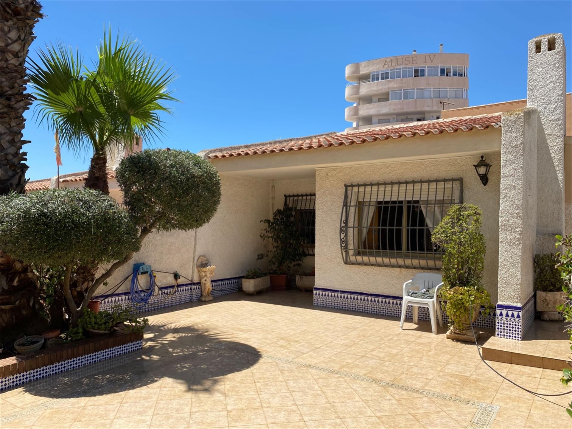 Exterior view of Single-family semi-detached for sale in La Manga del Mar Menor  with Air Conditioner and Terrace