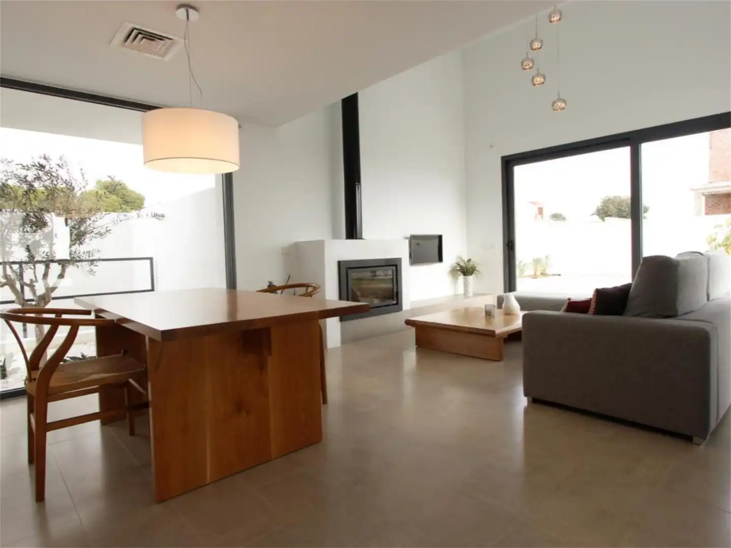 Sala d'estar de Pis de lloguer en Conil de la Frontera amb Aire condicionat, Jardí privat i Terrassa