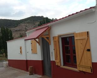 Exterior view of Single-family semi-detached for sale in Santiago-Pontones
