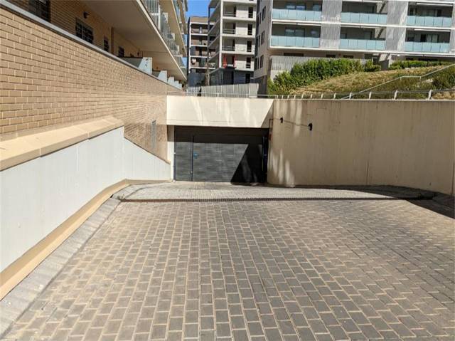 Garaje en Alquiler en Carrer de Cinta Amigó en Mas Lluí - Els Miralls