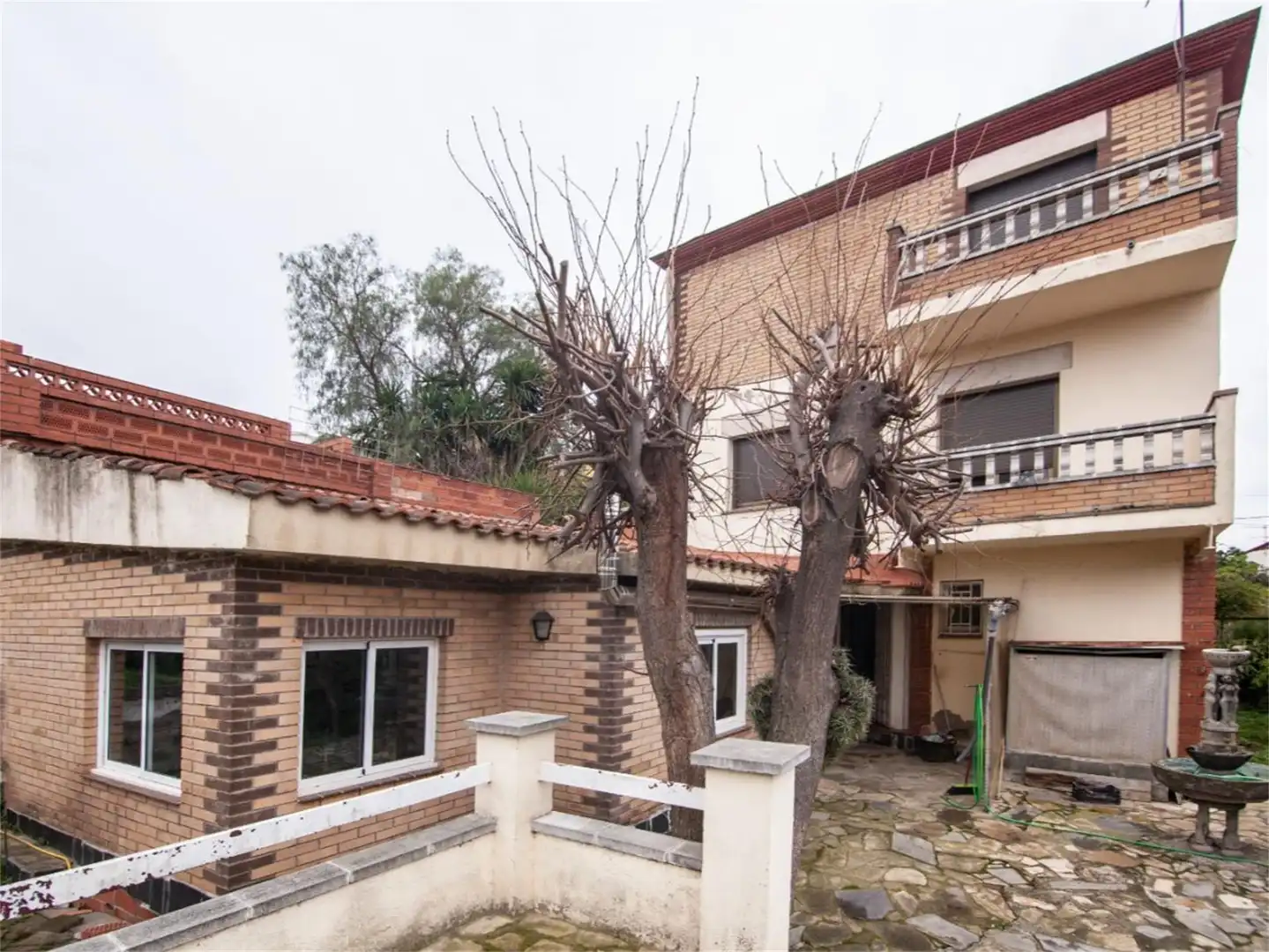 Casa o chalet en venta en Carrer Can Fosalba, Mas d'en Gall Vista exterior de Casa o chalet en venta en Esparreguera con Aire acondicionado, Terraza y Piscina