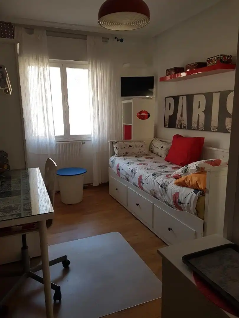Room in Carretera Corredoria Alta, 24, HUCA - La Cadellada Room in Carretera Corredoria Alta, 24, HUCA - La Cadellada