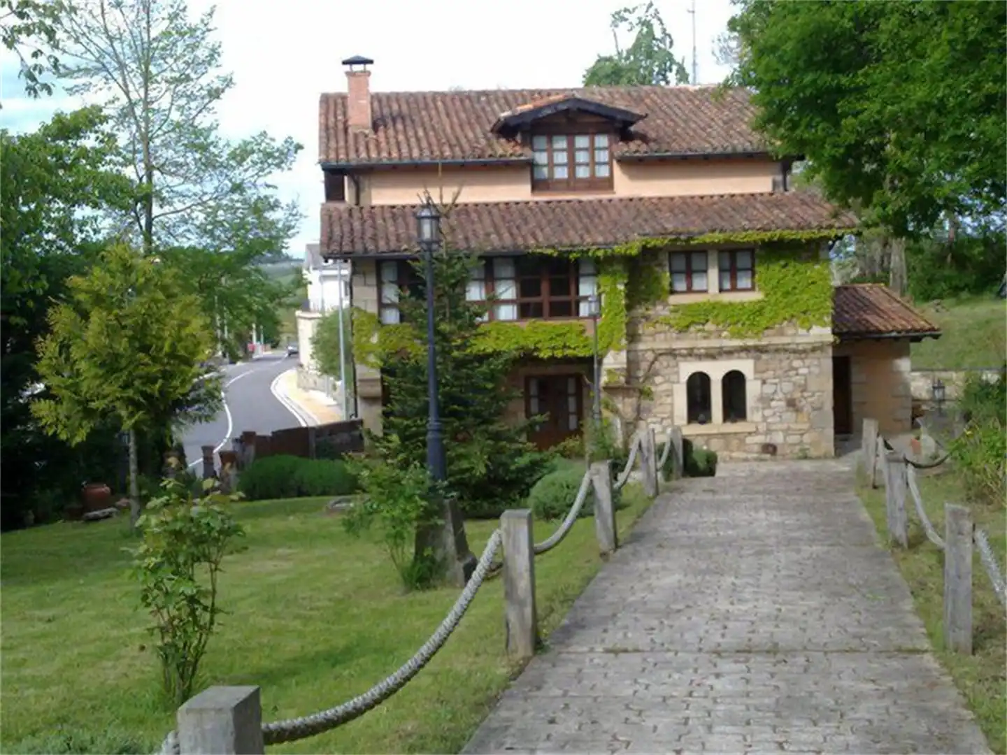 Casa o xalet en venda a Barrio Arroyo, 63, Las Rozas de Valdearroyo Vista exterior de Casa o xalet en venda en Las Rozas de Valdearroyo amb Calefacció, Jardí privat i Parquet