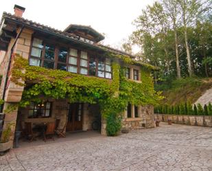 Vista exterior de Casa o xalet en venda en Las Rozas de Valdearroyo  amb Calefacció, Jardí privat i Parquet