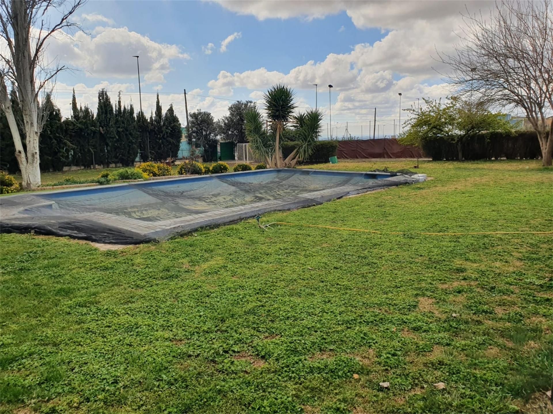 Piscina de Finca rústica en venda en La Carolina amb Piscina, Moblat i Forn
