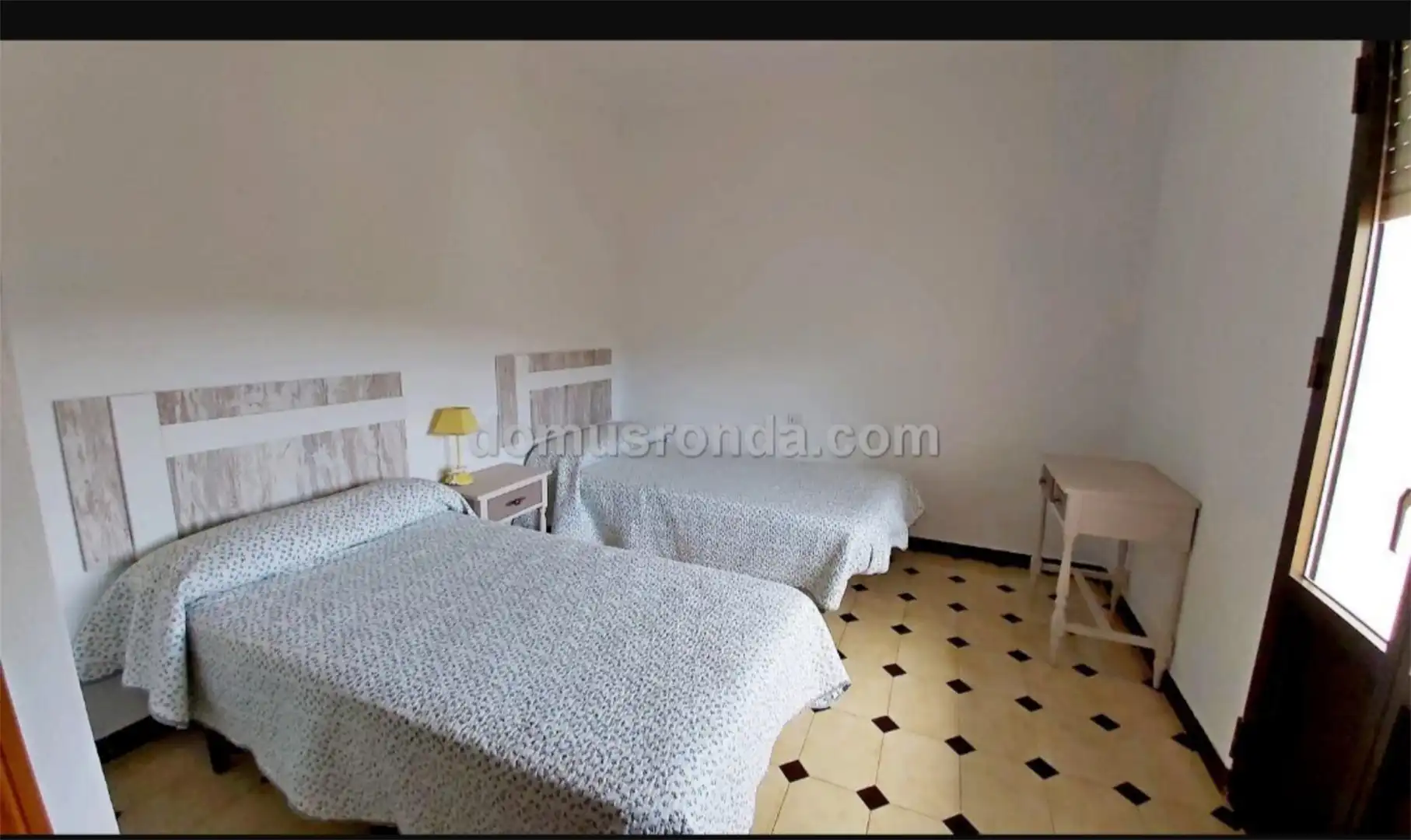 Dormitori de Finca rústica en venda en Benaoján amb Aire condicionat, Calefacció i Jardí privat