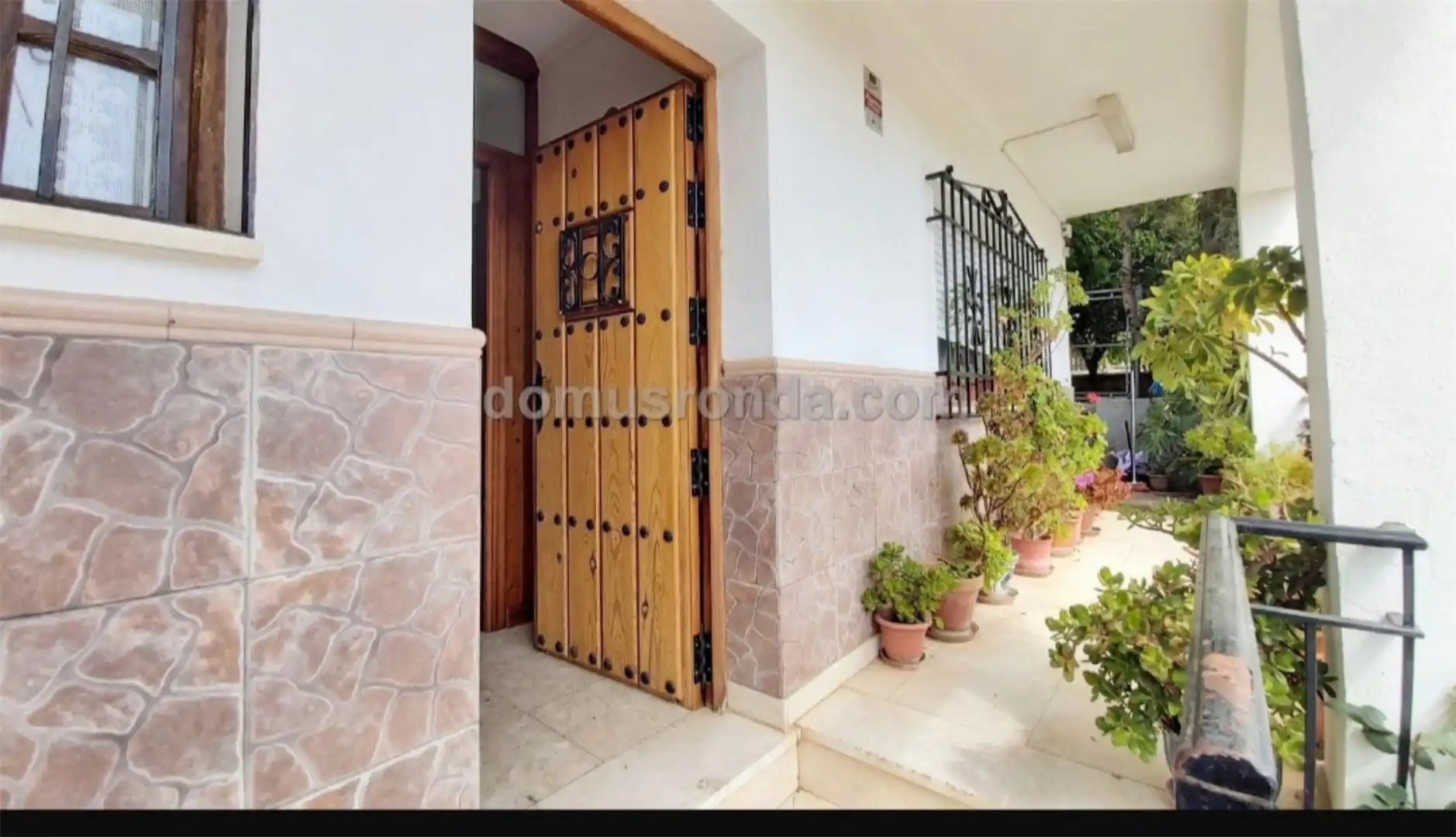 Vista exterior de Finca rústica en venda en Benaoján amb Aire condicionat, Calefacció i Jardí privat