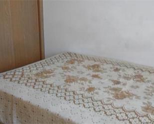 Bedroom of Flat to share in Parla