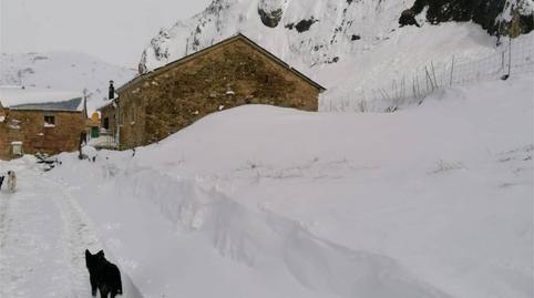 Foto 4 de Casa adosada en venda a Calle Real, Cabrillanes, León