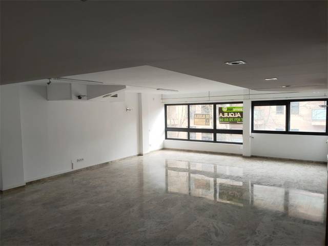 Oficina en Alquiler en Carrer Baró de Pinopar, . en Plaça dels Patins