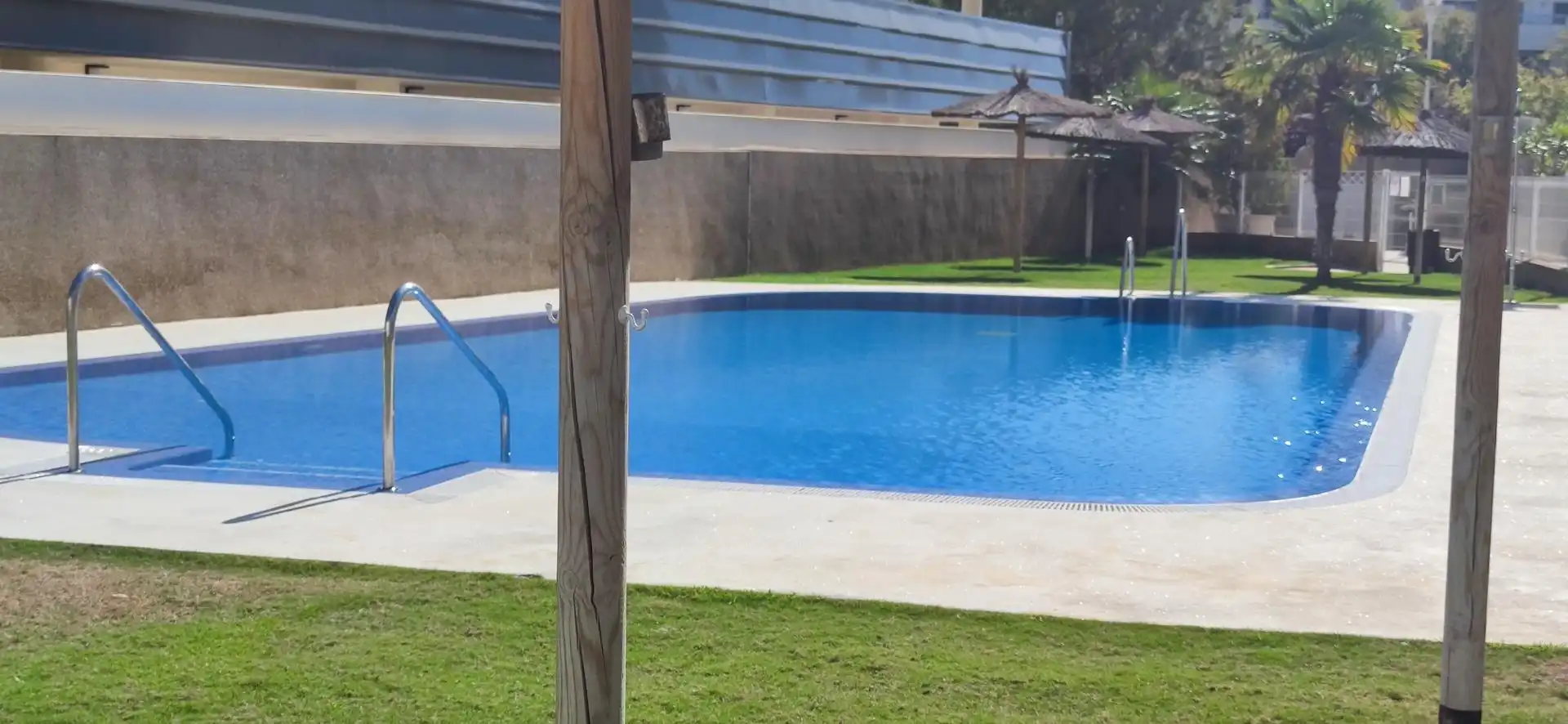Piscina de Pis de lloguer en Rota amb Terrassa, Traster i Moblat