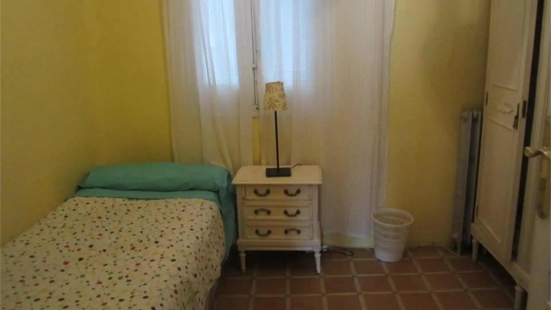 Habitación de Piso para compartir en  Madrid Capital con Calefacción y Amueblado