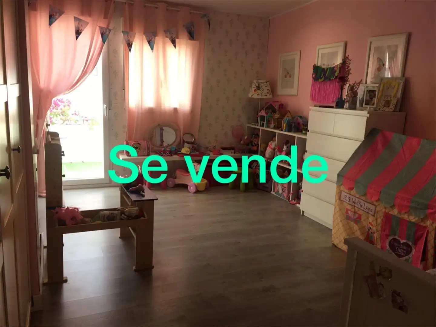 Casa adosada en venda a Urbanización Los Rosales, Iznalloz Dormitori de Casa adosada en venda en Iznalloz amb Aire condicionat, Calefacció i Jardí privat