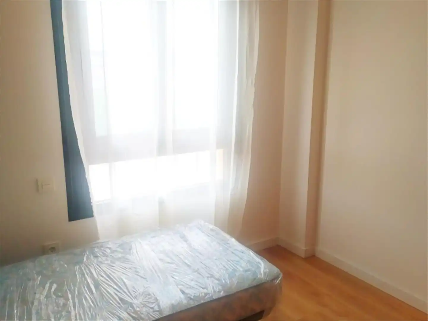 Habitació a Calle Alegría, 5, Castilleja de la Cuesta Dormitori de Pis per a compartir en Castilleja de la Cuesta amb Calefacció, Parquet i Terrassa