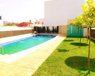 Swimming pool of Flat to share in Castilleja de la Cuesta  with Heating, Parquet flooring and Terrace