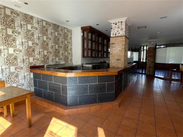 Local comercial en Venta en Calle Periodistas Cepeda en Parque del Oeste