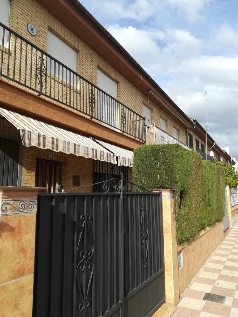 Vista exterior de Casa adosada en venta en Albolote con Aire acondicionado, Calefacción y Amueblado