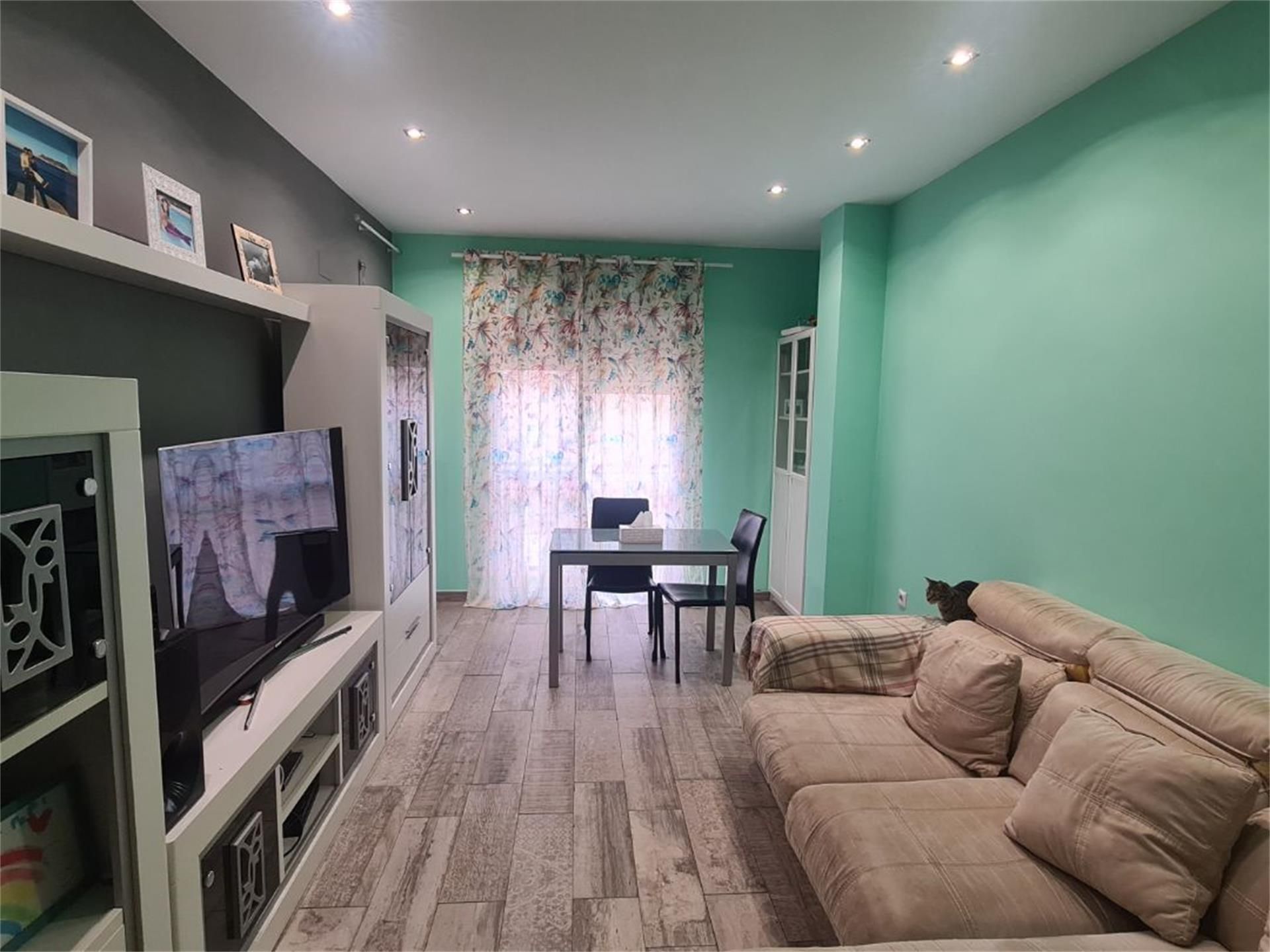 Living room of Flat for sale in Algeciras  with Swimming Pool, Community parking and Balcony