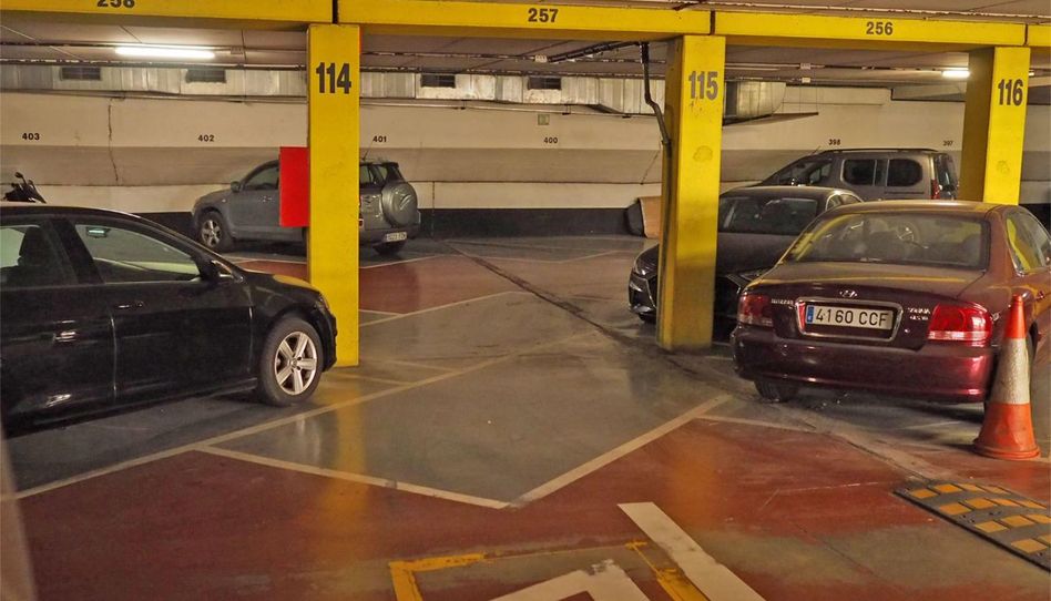 Garaje en venta en Rambla del Brasil, Sants, Barcelona Capital - imagen 1 Foto 1 de Garaje en venta en Rambla del Brasil, Sants, Barcelona Capital