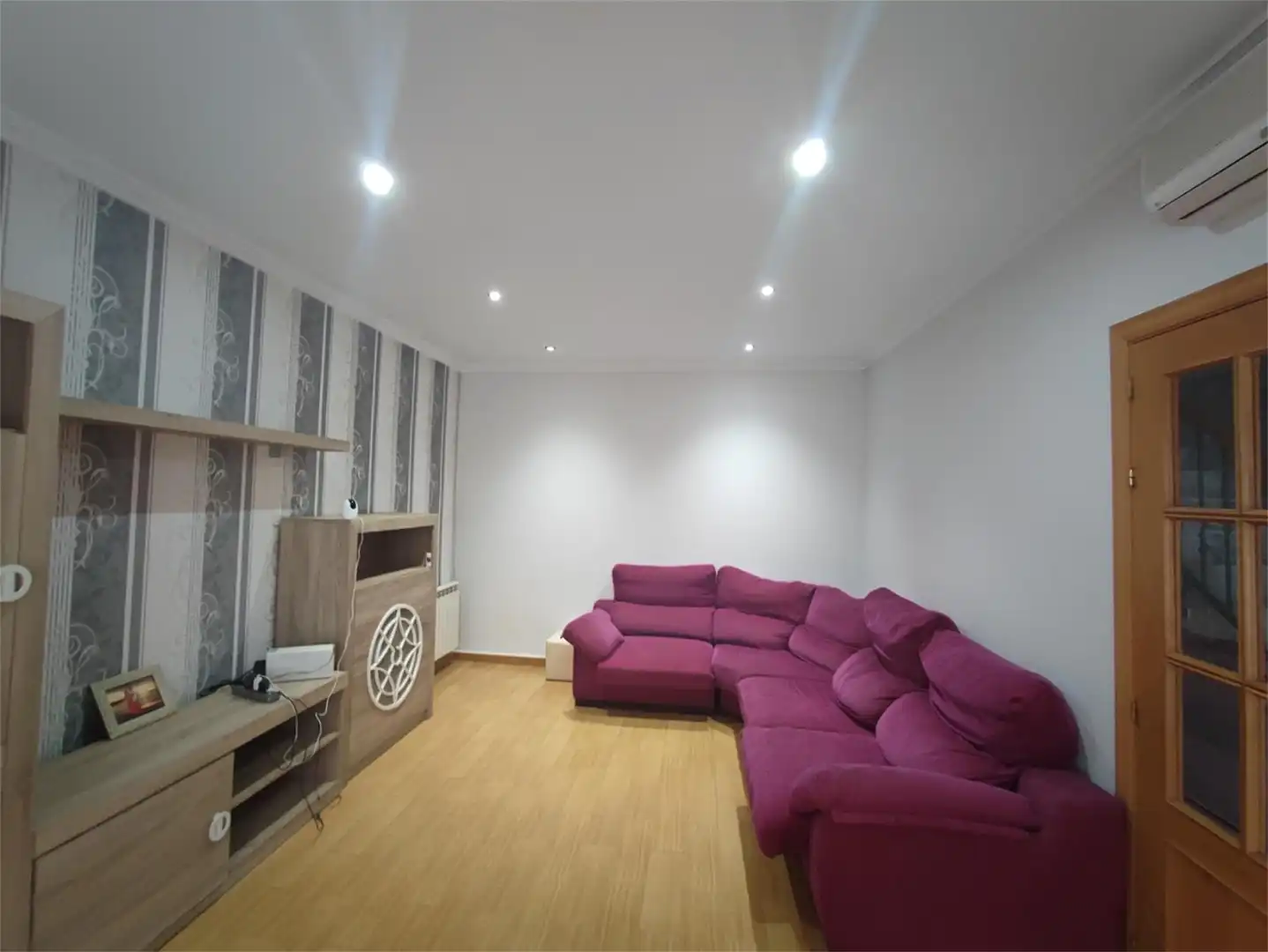 Casa adosada en venta en Calle Campoamor, 13, Socuéllamos Sala de estar de Casa adosada en venta en Socuéllamos con Aire acondicionado y Balcón
