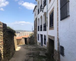 Vista exterior de Dúplex en venda en Alcántara amb Terrassa