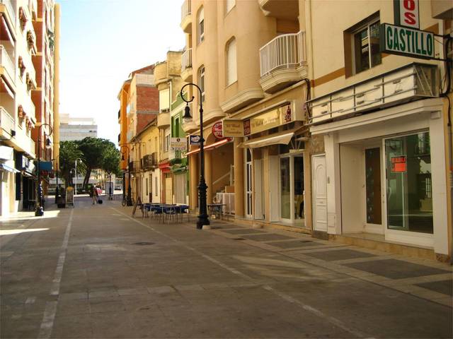 Local comercial en Alquiler en Calle Virgen, 19 en Grau de Gandia - Venecia - Marenys de Rafalcaid