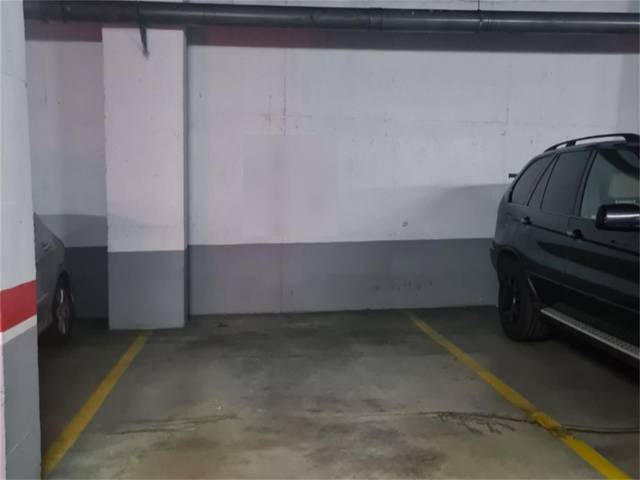 Garaje en Alquiler en Calle del Sanguiño en Las Águilas