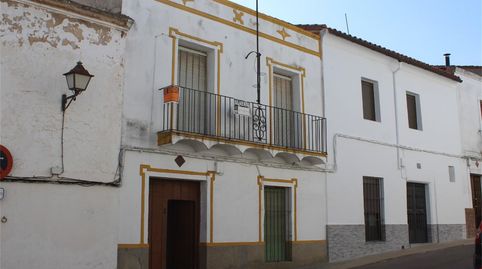 Foto 2 de Casa adosada en venta en Calle Duque, 11, Alburquerque, Badajoz