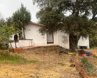 Vista exterior de Finca rústica en venda en Castañar de Ibor amb Piscina