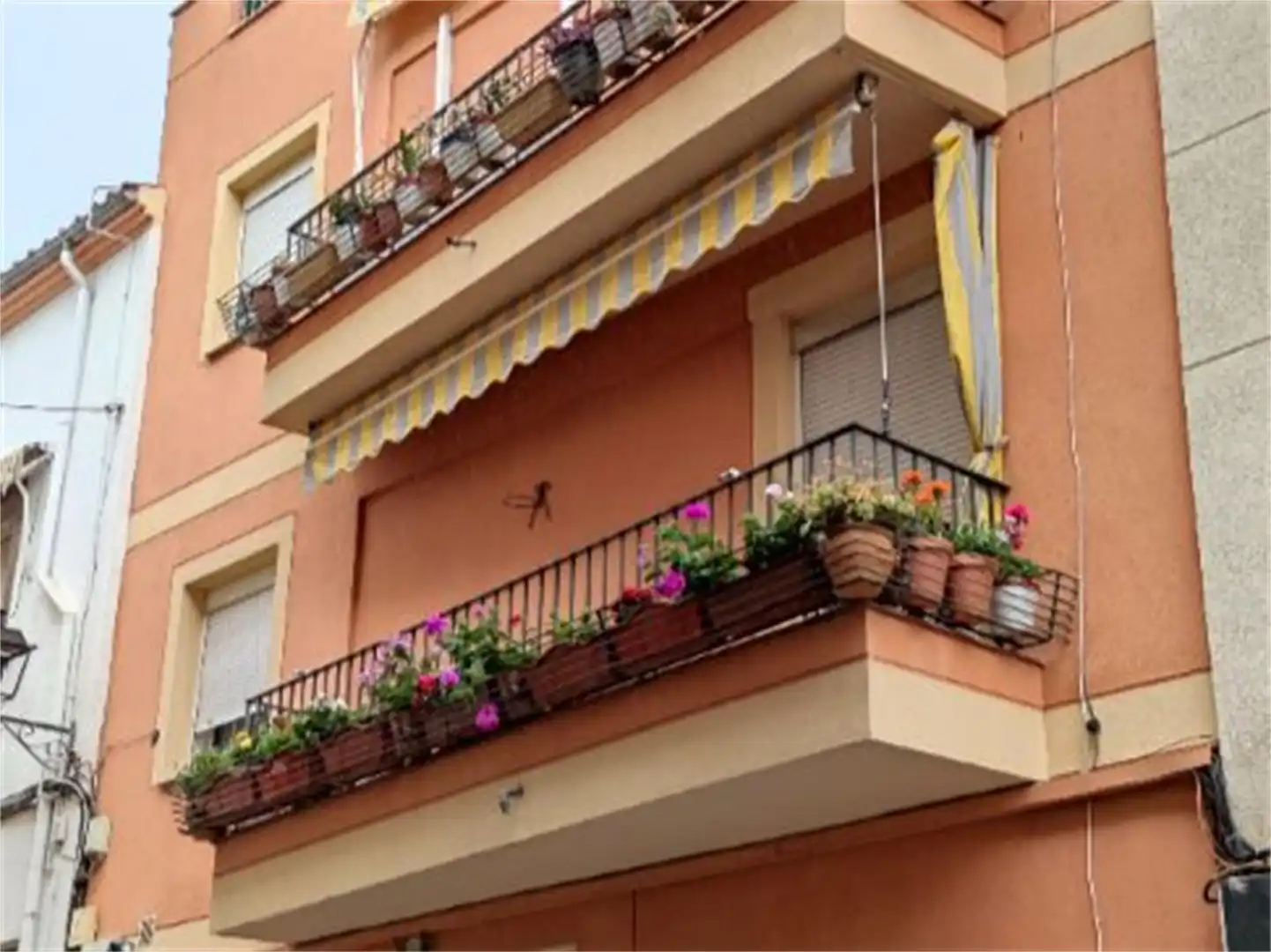 Casa adosada en venta en Calle Los Almendros, 6, San Felipe - El Almendral - La Merced Terraza de Casa adosada en venta en Jaén Capital con Aire acondicionado, Terraza y Balcón