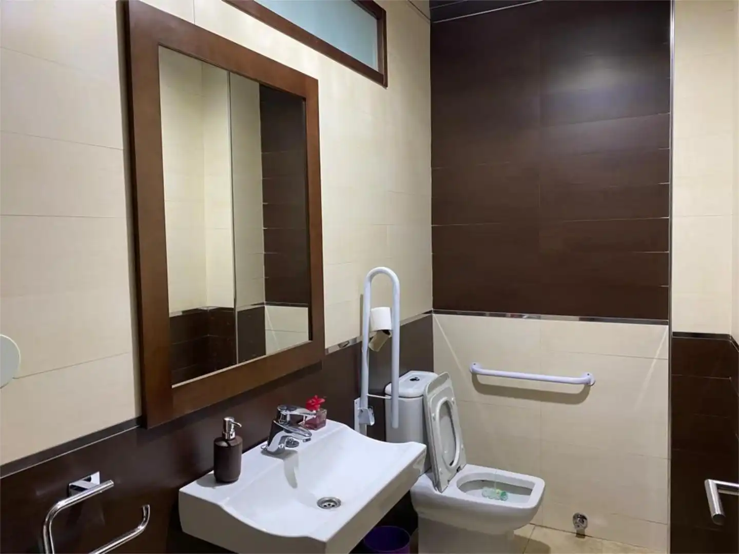 Badezimmer von Büro zur Miete in Albacete