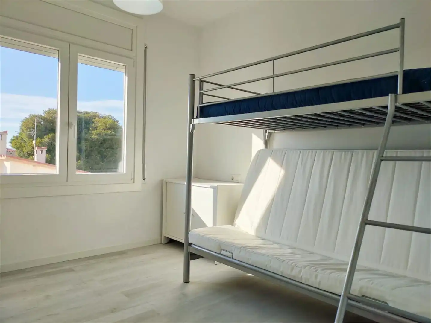 Piso en venta en Passatge Mori, 4, Moxó - Sant Mori Habitación de Piso en venta en Empuriabrava con Terraza y Balcón