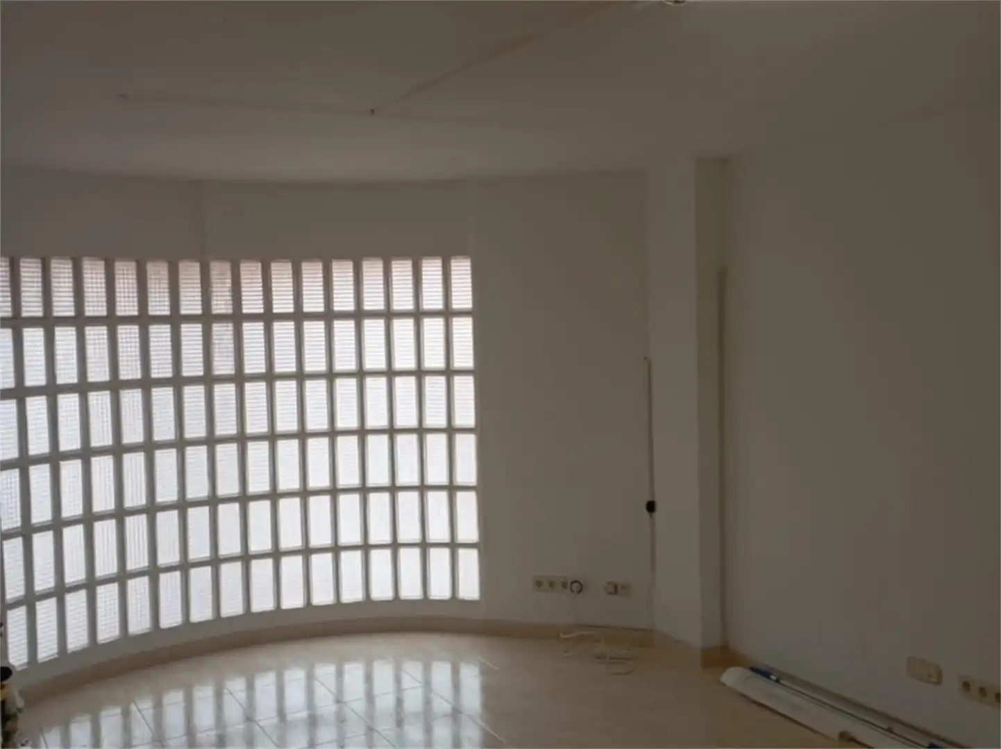 Commercial properties for rent in Avenida Cataluña, Playa de San Juan Commercial properties for rent in Alicante / Alacant with Air Conditioner