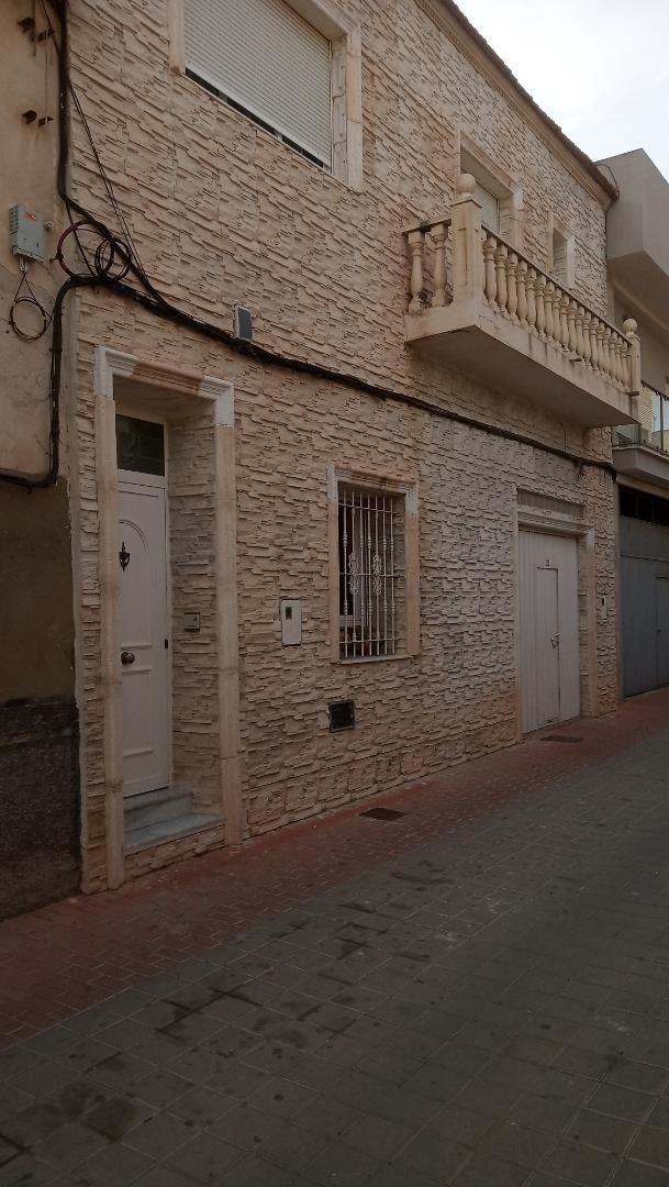 Vista exterior de Casa adosada en venda en Dolores amb Aire condicionat i Terrassa