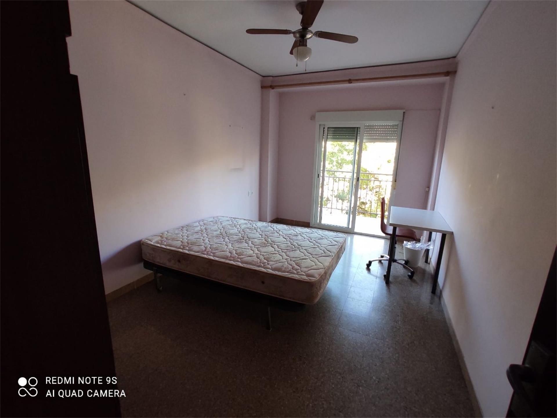 Habitación de Piso para compartir en Castellón de la Plana / Castelló de la Plana con Jardín privado, Terraza y Amueblado