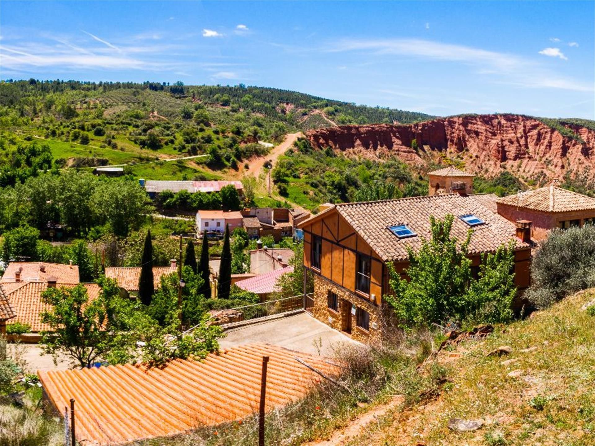 Vista exterior de Casa o xalet en venda en Puebla de Valles amb Calefacció, Terrassa i Traster