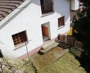 Vista exterior de Casa o xalet en venda en Morcín amb Calefacció, Jardí privat i Terrassa