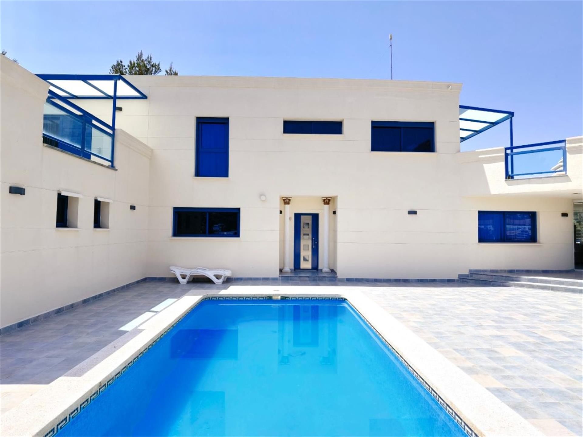 Swimming pool of Single-family semi-detached for sale in Altea  with Air Conditioner, Terrace and Swimming Pool