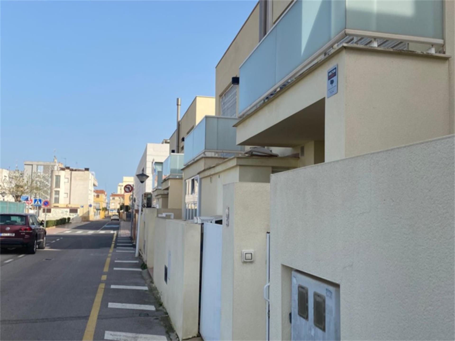 Vista exterior de Casa adosada en venda en Oropesa del Mar / Orpesa amb Aire condicionat, Terrassa i Piscina